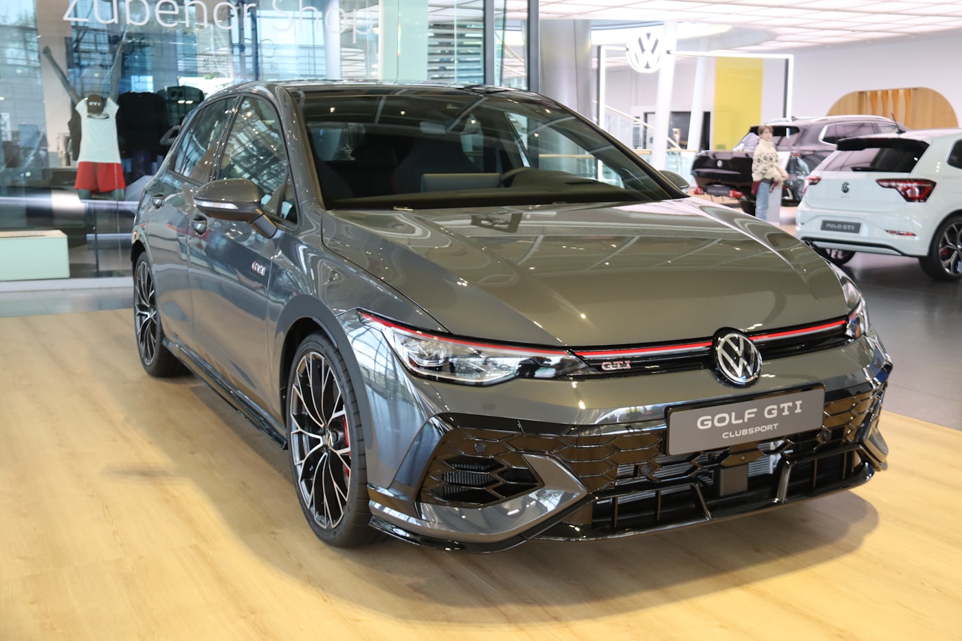 Volkswagen Golf GTI im Ausstellungsraum